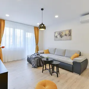 Lumina Apartament